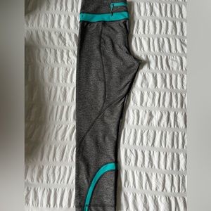 Lululemon size 6 cropped leggings gray